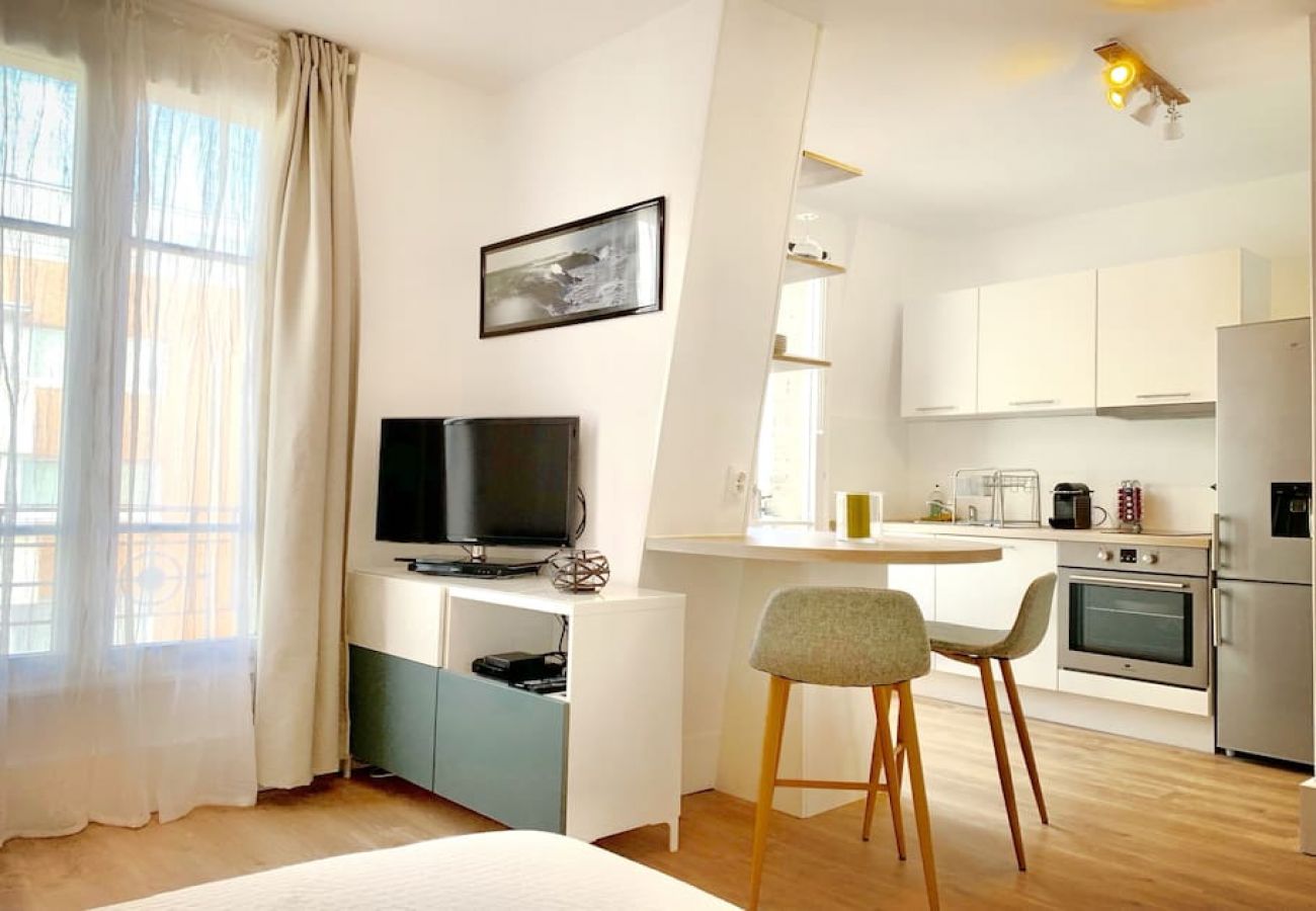 Studio à Saint-Mandé - Studio à 300 m du Métro - Ligne 1 (facture siret)
