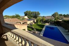 Maison à Eyguières - Maison familiale avec piscine