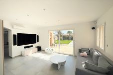 Maison à Eyguières - Maison familiale avec piscine